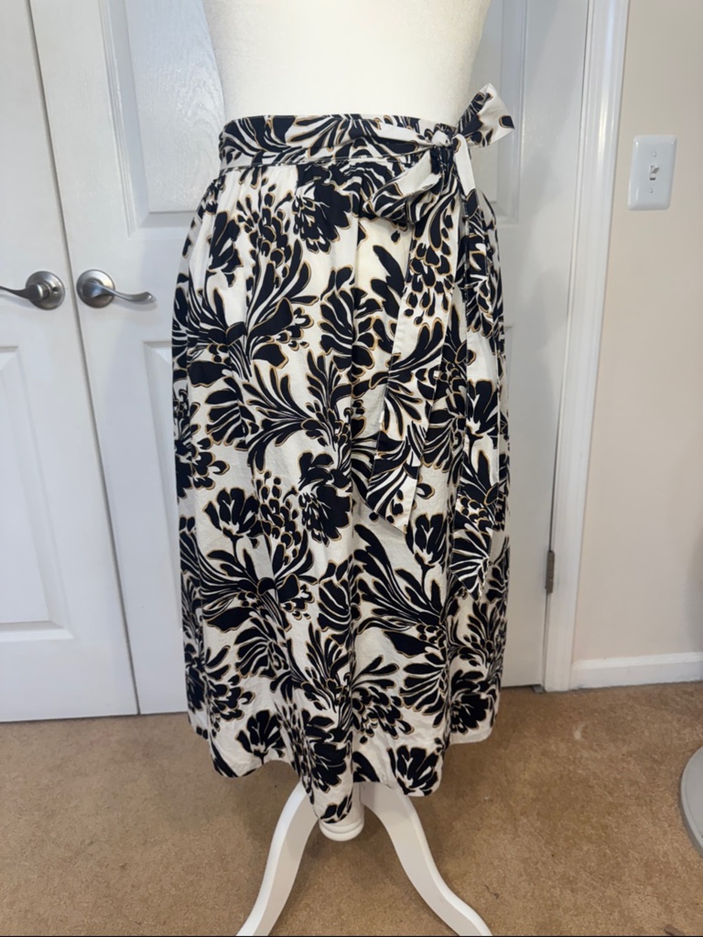Lane Bryant Black & Cream Floral Tie-Waist Midi Skirt